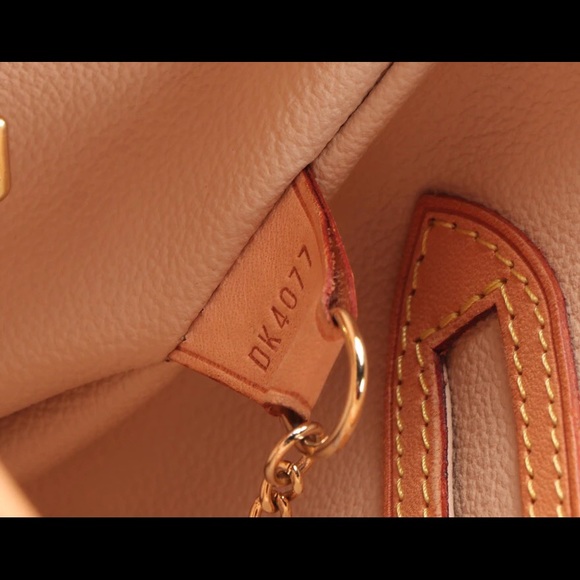 Louis Vuitton Petite Bucket Bag - Picture 8 of 15